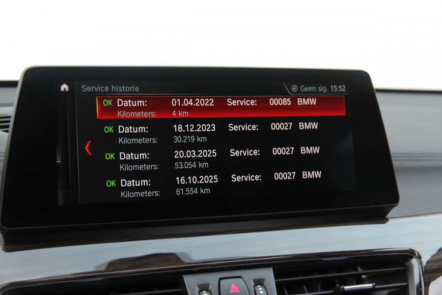 BMW X1 xDrive25e High Executive | Pano | Head-up | Camera | Verwarming