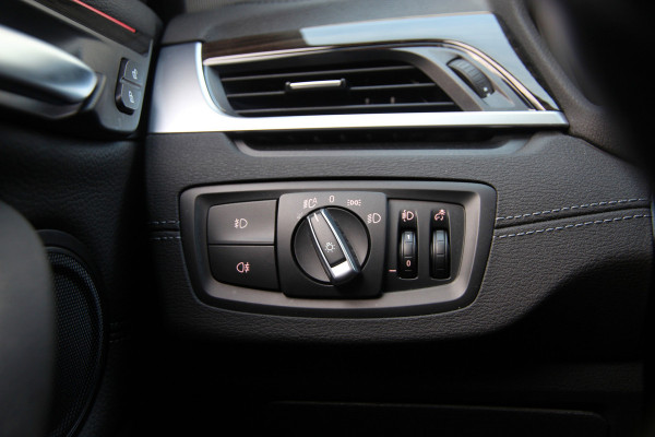 BMW X1 xDrive25e High Executive | Pano | Head-up | Camera | Verwarming