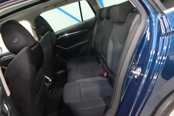 Škoda Octavia Combi 1.0 e-TSI Business Edition Plus Automaat - N.A.P. Airco, Cruise, Navi, PDC, Camera, Trekhaak.