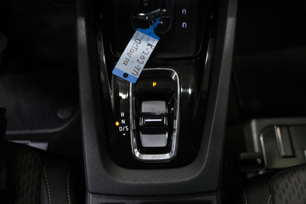 Škoda Octavia Combi 1.0 e-TSI Business Edition Plus Automaat - N.A.P. Airco, Cruise, Navi, PDC, Camera, Trekhaak.