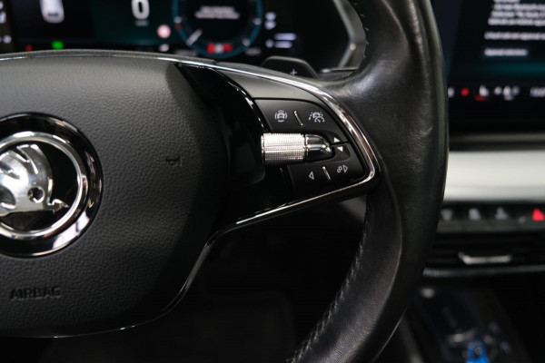 Škoda Octavia Combi 1.0 e-TSI Business Edition Plus Automaat - N.A.P. Airco, Cruise, Navi, PDC, Camera, Trekhaak.