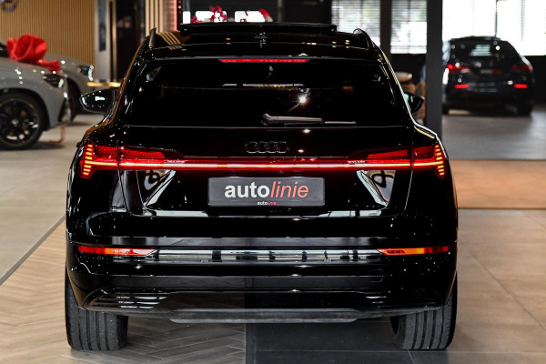 Audi e-tron E-tron 55 quattro S-Line 95 kWh. Pano, Luchtvering, Leder, Camera, Dodeh, CarPlay!