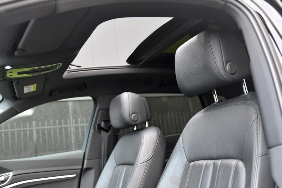 Audi e-tron E-tron 55 quattro S-Line 95 kWh. Pano, Luchtvering, Leder, Camera, Dodeh, CarPlay!