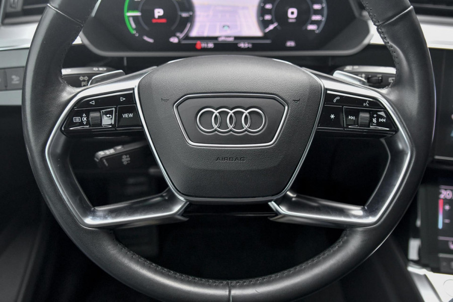 Audi e-tron E-tron 55 quattro S-Line 95 kWh. Pano, Luchtvering, Leder, Camera, Dodeh, CarPlay!