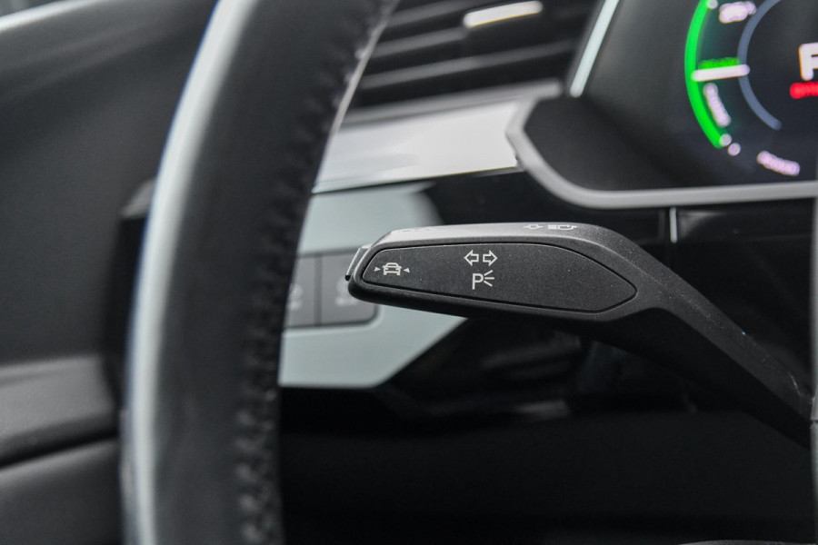 Audi e-tron E-tron 55 quattro S-Line 95 kWh. Pano, Luchtvering, Leder, Camera, Dodeh, CarPlay!