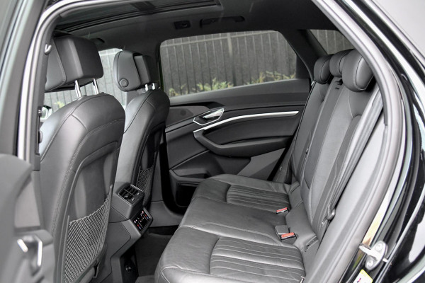 Audi e-tron E-tron 55 quattro S-Line 95 kWh. Pano, Luchtvering, Leder, Camera, Dodeh, CarPlay!