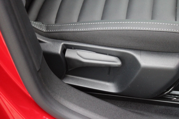 Citroën C4 1.2 Hybrid 145PK MAX | HEAD UP DISPLAY | CAMERA VOOR + ACHTER | NAVIGATIE | DRAADLOZE TELEFOONLADER | FULL LED KOPLAMPEN | DRAADLOZE APPLE CARPLAY/ANDROID AUTO | STOEL/STUUR/VOORRUIT VERWARMING | 18" LICHTMETALEN VELGEN | ADAPTIVE CRUISE CONTROL | CLIMATE CONTROL | LEDEREN BEKLEDING | DAB+ RADIO | KEYLESS ENTRY/START |