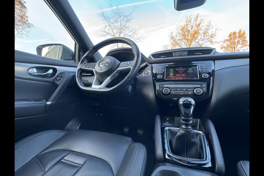 Nissan QASHQAI 1.3 DIG-T Tekna + TREKHAAK AFN. / 360 CAMERA / ST. VERWARMING / PANORAMADAK / NAVIGATIE / CARPLAY / CRUISE / PARELM