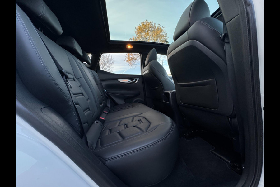 Nissan QASHQAI 1.3 DIG-T Tekna + TREKHAAK AFN. / 360 CAMERA / ST. VERWARMING / PANORAMADAK / NAVIGATIE / CARPLAY / CRUISE / PARELM