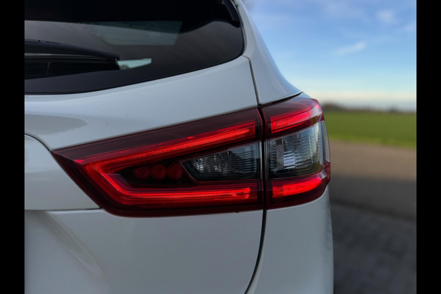 Nissan QASHQAI 1.3 DIG-T Tekna + TREKHAAK AFN. / 360 CAMERA / ST. VERWARMING / PANORAMADAK / NAVIGATIE / CARPLAY / CRUISE / PARELM