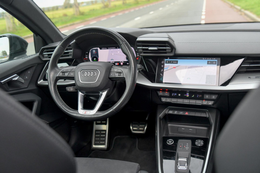 Audi A3 Sportback 40 TFSI e 3x S-Line. RS Zetels, Pano, ACC, Keyless, Camera, Matrix, 19'', CarPlay!