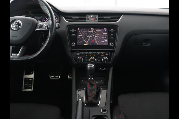 Škoda Octavia 2.0 TSI RS 245 Business | Panoramadak | Stoelverwarming | Adaptive cruise | Camera | Carplay | Achterbankverwarming | Full LED | Keyless | Navigatie