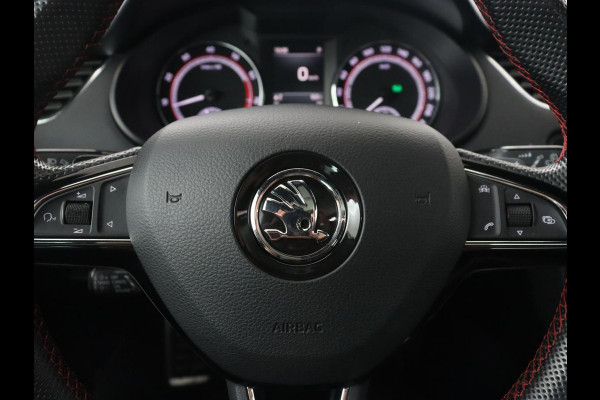 Škoda Octavia 2.0 TSI RS 245 Business | Panoramadak | Stoelverwarming | Adaptive cruise | Camera | Carplay | Achterbankverwarming | Full LED | Keyless | Navigatie