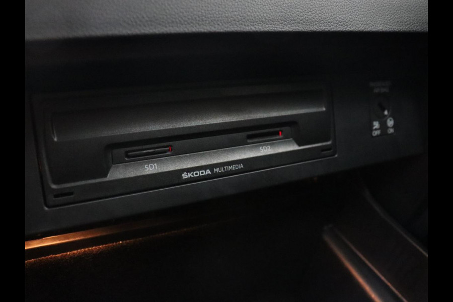 Škoda Octavia 2.0 TSI RS 245 Business | Panoramadak | Stoelverwarming | Adaptive cruise | Camera | Carplay | Achterbankverwarming | Full LED | Keyless | Navigatie