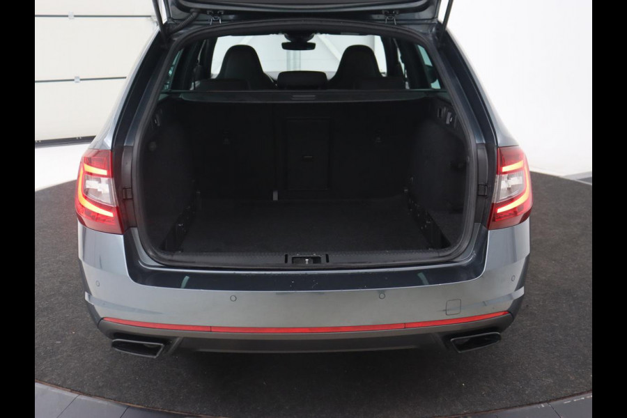 Škoda Octavia 2.0 TSI RS 245 Business | Panoramadak | Stoelverwarming | Adaptive cruise | Camera | Carplay | Achterbankverwarming | Full LED | Keyless | Navigatie