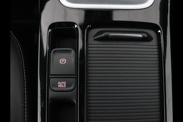 Kia Ceed 1.5 T-GDi GT-Line | Trekhaak | Stoel & stuurverwarming | Leder/Alcantara | Camera | Adaptive cruise | Park Assist | Climate control | Full LED | Carplay | Navigatie | Sportstoelen