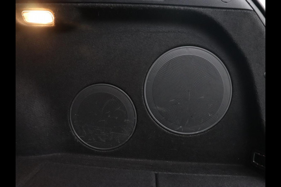 Kia Ceed 1.5 T-GDi GT-Line | Trekhaak | Stoel & stuurverwarming | Leder/Alcantara | Camera | Adaptive cruise | Park Assist | Climate control | Full LED | Carplay | Navigatie | Sportstoelen