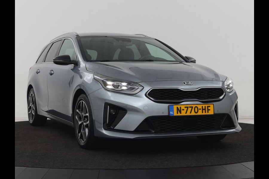 Kia Ceed 1.5 T-GDi GT-Line | Trekhaak | Stoel & stuurverwarming | Leder/Alcantara | Camera | Adaptive cruise | Park Assist | Climate control | Full LED | Carplay | Navigatie | Sportstoelen