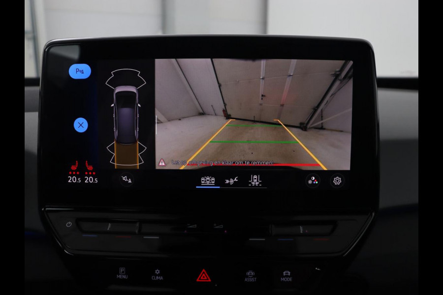 Volkswagen ID.3 First Plus 58 kWh | Trekhaak | Stoel & stuurverwarming | Matrix LED | Camera | Carplay | Sfeerverlichting | Adaptive cruise | Keyless | Navigatie | Climate control | Parkeerhulp