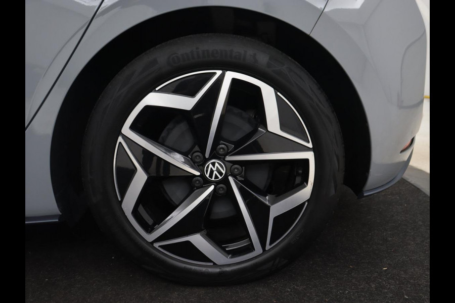 Volkswagen ID.3 First Plus 58 kWh | Trekhaak | Stoel & stuurverwarming | Matrix LED | Camera | Carplay | Sfeerverlichting | Adaptive cruise | Keyless | Navigatie | Climate control | Parkeerhulp