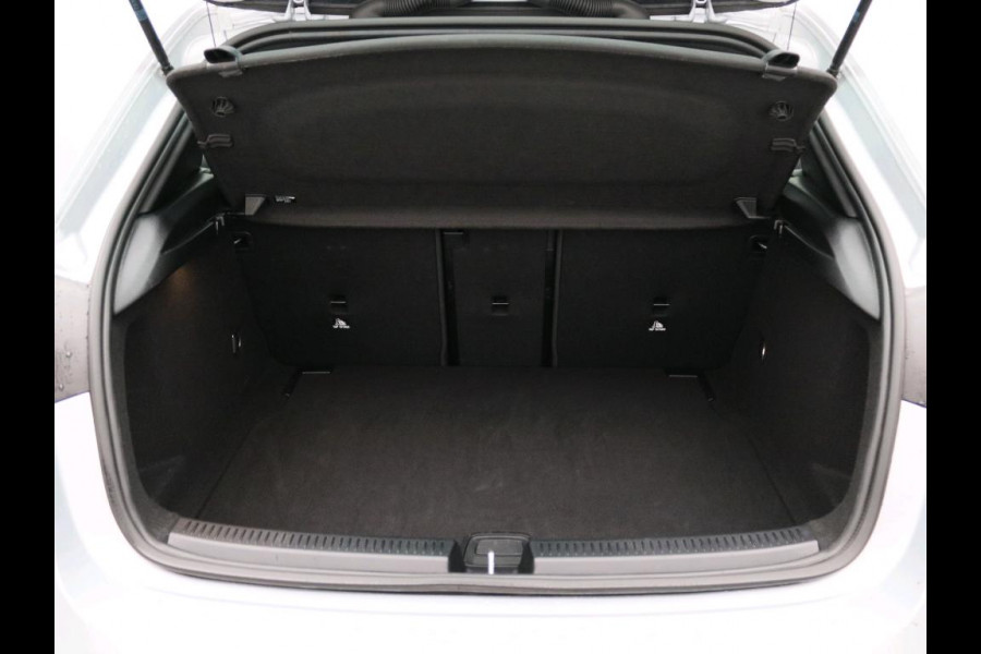 Mercedes-Benz A-Klasse 180 AMG Star Edition AMG Line | Ledkoplampen | Apple CarPlay | Licht- en zicht pakket | Keyless-Go | Spiegel Pakket | Stoelverwarming. Inclusief 24 maanden MB Certified garantie voor Europa.