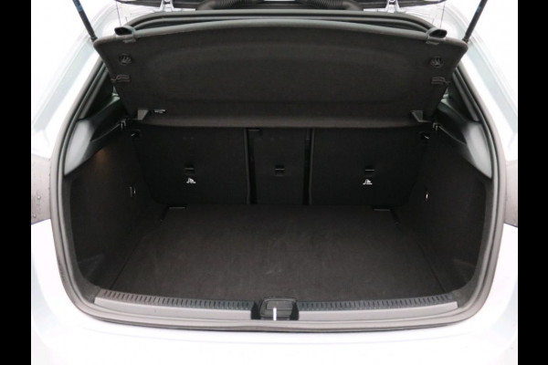 Mercedes-Benz A-Klasse 180 AMG Star Edition AMG Line | Ledkoplampen | Apple CarPlay | Licht- en zicht pakket | Keyless-Go | Spiegel Pakket | Stoelverwarming. Inclusief 24 maanden MB Certified garantie voor Europa.