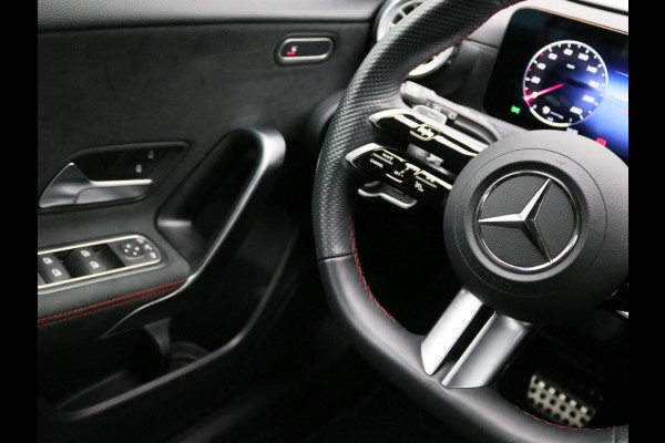 Mercedes-Benz A-Klasse 180 AMG Star Edition AMG Line | Ledkoplampen | Apple CarPlay | Licht- en zicht pakket | Keyless-Go | Spiegel Pakket | Stoelverwarming. Inclusief 24 maanden MB Certified garantie voor Europa.