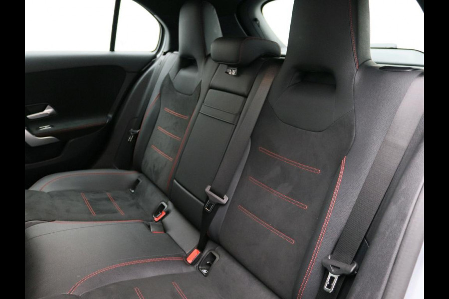 Mercedes-Benz A-Klasse 180 AMG Star Edition AMG Line | Ledkoplampen | Apple CarPlay | Licht- en zicht pakket | Keyless-Go | Spiegel Pakket | Stoelverwarming. Inclusief 24 maanden MB Certified garantie voor Europa.