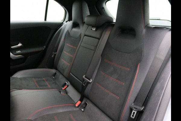 Mercedes-Benz A-Klasse 180 AMG Star Edition AMG Line | Ledkoplampen | Apple CarPlay | Licht- en zicht pakket | Keyless-Go | Spiegel Pakket | Stoelverwarming. Inclusief 24 maanden MB Certified garantie voor Europa.