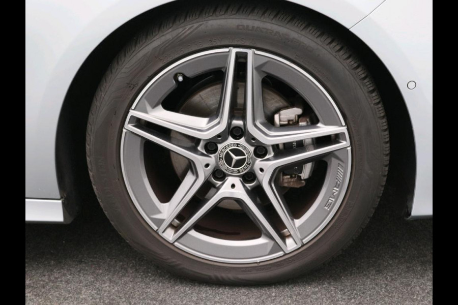 Mercedes-Benz A-Klasse 180 AMG Star Edition AMG Line | Ledkoplampen | Apple CarPlay | Licht- en zicht pakket | Keyless-Go | Spiegel Pakket | Stoelverwarming. Inclusief 24 maanden MB Certified garantie voor Europa.