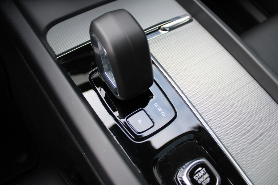 Volvo XC60 2.0 T8 Plug-in hybrid AWD Plus Dark | Head- Up | H&K | Panoramadak | 360 Camera