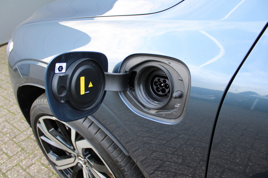 Volvo XC60 2.0 T8 Plug-in hybrid AWD Plus Dark | Head- Up | H&K | Panoramadak | 360 Camera
