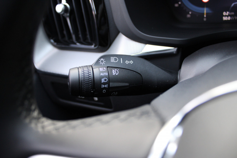 Volvo XC60 2.0 T8 Plug-in hybrid AWD Plus Dark | Head- Up | H&K | Panoramadak | 360 Camera