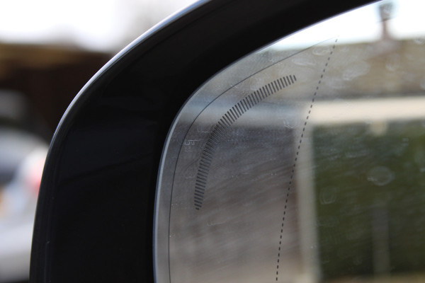 Volvo XC60 2.0 T8 Plug-in hybrid AWD Plus Dark | Head- Up | H&K | Panoramadak | 360 Camera