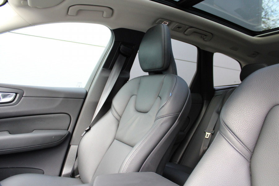 Volvo XC60 2.0 T8 Plug-in hybrid AWD Plus Dark | Head- Up | H&K | Panoramadak | 360 Camera