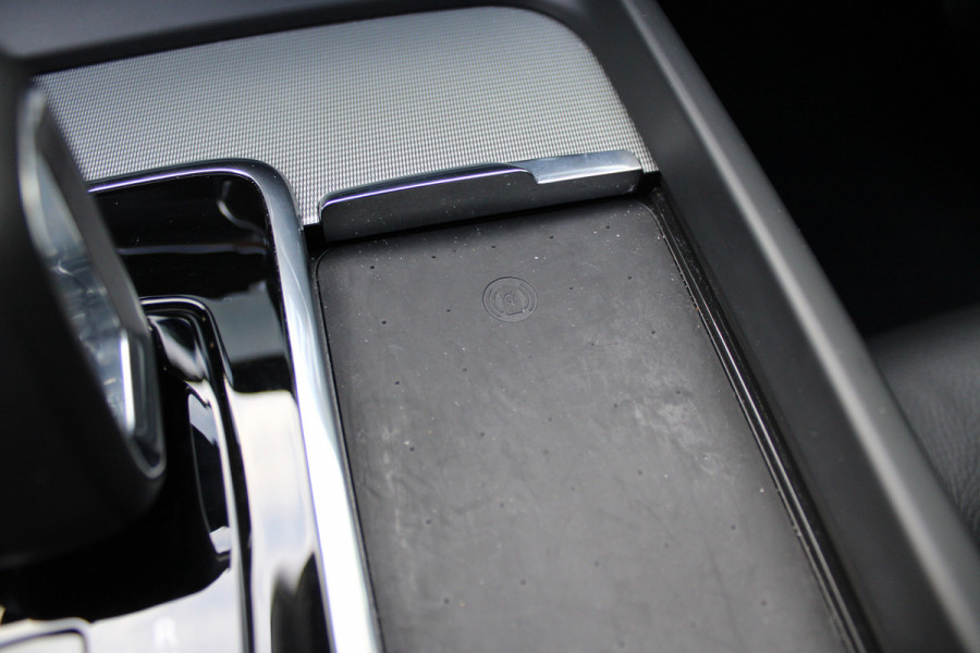 Volvo XC60 2.0 T8 Plug-in hybrid AWD Plus Dark | Head- Up | H&K | Panoramadak | 360 Camera