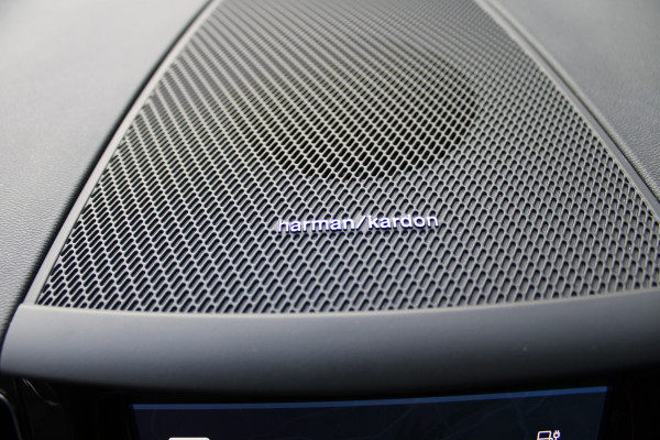 Volvo XC60 2.0 T8 Plug-in hybrid AWD Plus Dark | Head- Up | H&K | Panoramadak | 360 Camera