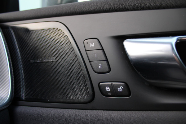 Volvo XC60 2.0 T8 Plug-in hybrid AWD Plus Dark | Head- Up | H&K | Panoramadak | 360 Camera