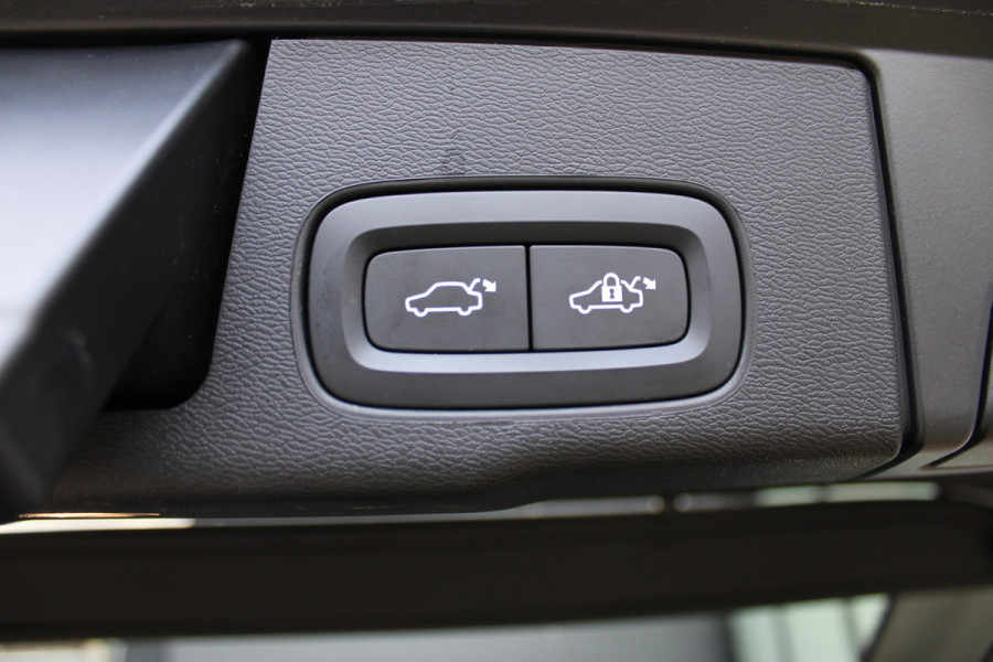 Volvo XC60 2.0 T8 Plug-in hybrid AWD Plus Dark | Head- Up | H&K | Panoramadak | 360 Camera