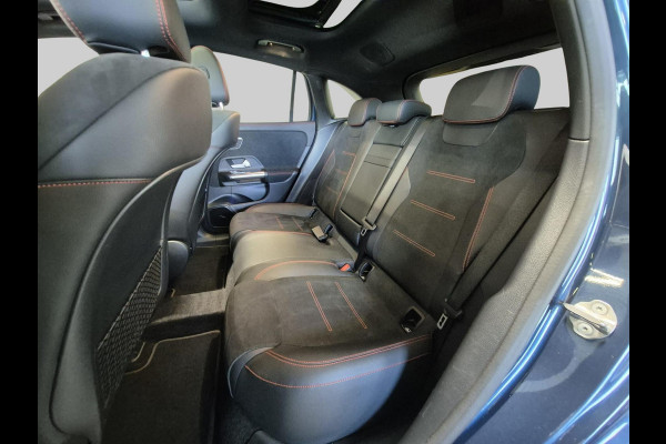 Mercedes-Benz EQA 250 Business Solution AMG 67 kWh | Trekhaak | Panoramischdak |