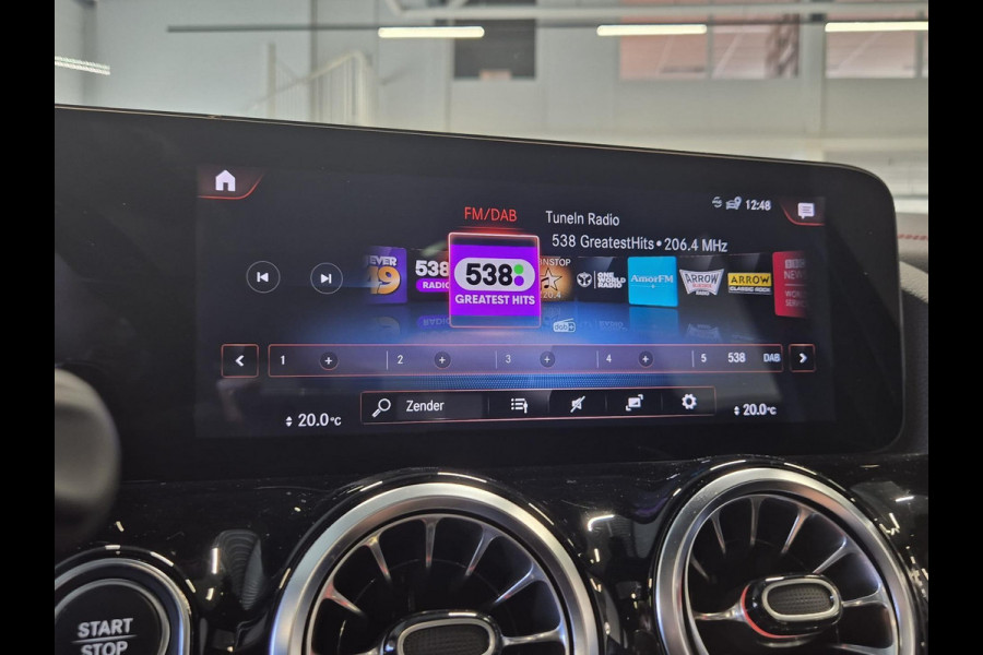 Mercedes-Benz EQA 250 Business Solution AMG 67 kWh | Trekhaak | Panoramischdak |