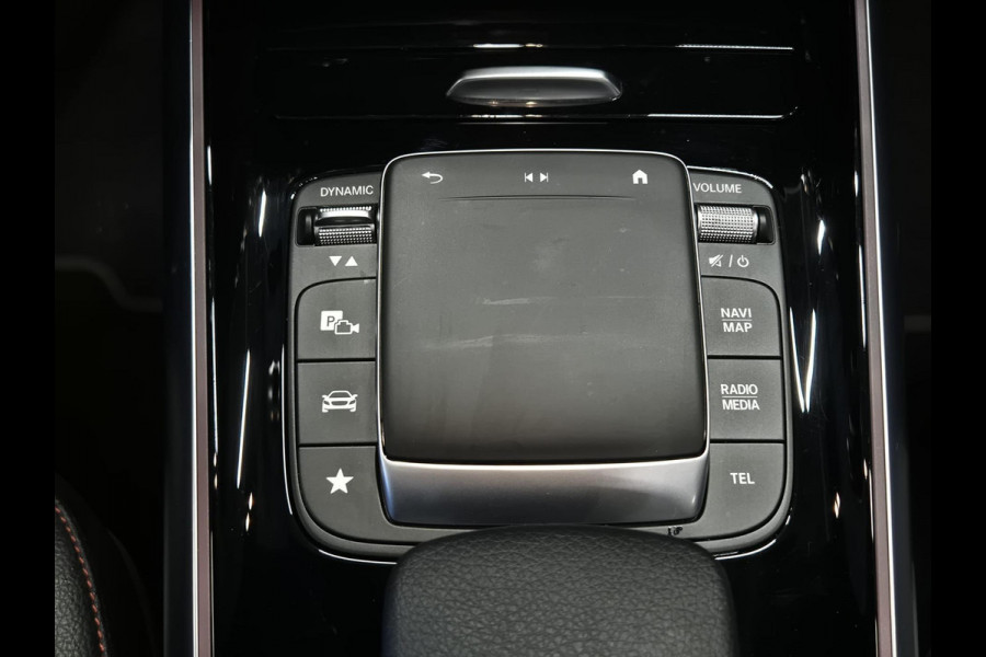 Mercedes-Benz EQA 250 Business Solution AMG 67 kWh | Trekhaak | Panoramischdak |