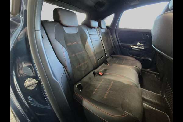 Mercedes-Benz EQA 250 Business Solution AMG 67 kWh | Trekhaak | Panoramischdak |