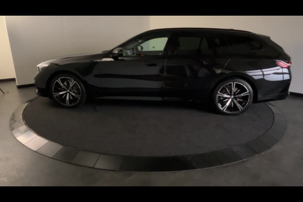 BMW i5 Touring eDrive40 M Sport Edition 84 kWh Glazen dak | Harman Kardon | Comfortstoelen | "20 inch Licht metalen velgen