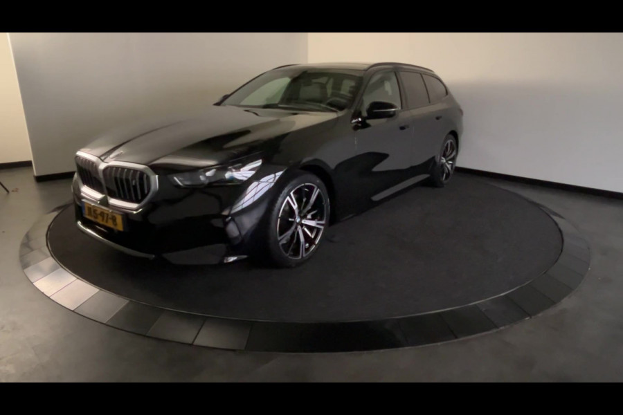 BMW i5 Touring eDrive40 M Sport Edition 84 kWh Glazen dak | Harman Kardon | Comfortstoelen | "20 inch Licht metalen velgen