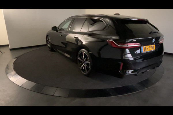 BMW i5 Touring eDrive40 M Sport Edition 84 kWh Glazen dak | Harman Kardon | Comfortstoelen | "20 inch Licht metalen velgen