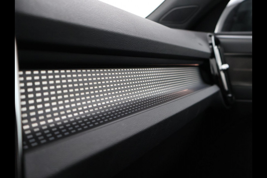 Volvo XC40 RECHARGE TWIN PRO 408 PK + TREKHAAK WEGKL. | 360 CAMERA | PANORAMA | 20 INCH | HARMAN/KARDON