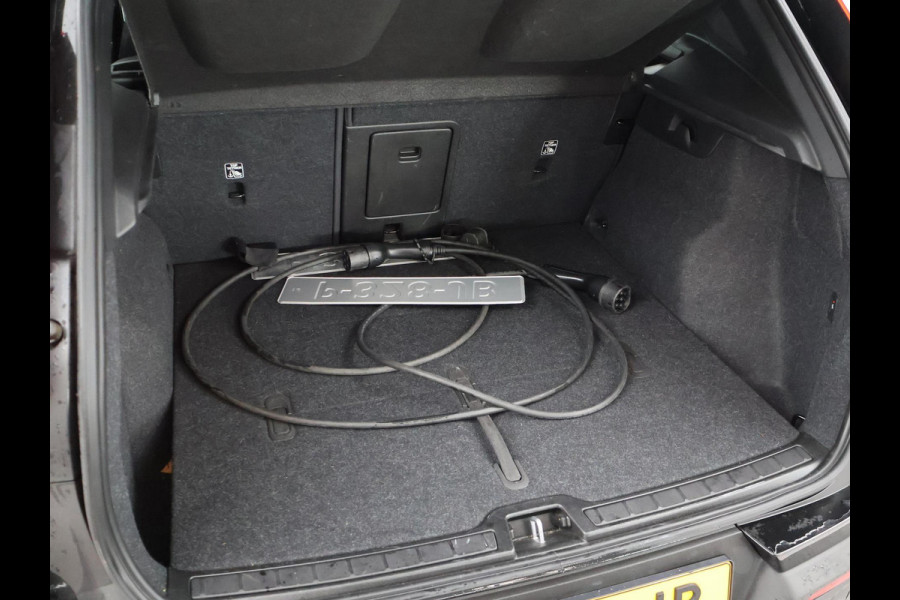 Volvo XC40 RECHARGE TWIN PRO 408 PK + TREKHAAK WEGKL. | 360 CAMERA | PANORAMA | 20 INCH | HARMAN/KARDON