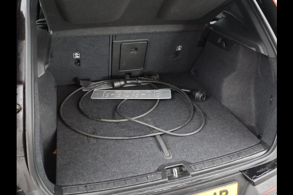 Volvo XC40 RECHARGE TWIN PRO 408 PK + TREKHAAK WEGKL. | 360 CAMERA | PANORAMA | 20 INCH | HARMAN/KARDON