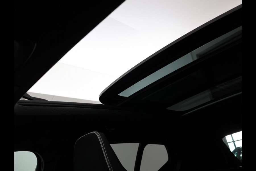 Volvo XC40 RECHARGE TWIN PRO 408 PK + TREKHAAK WEGKL. | 360 CAMERA | PANORAMA | 20 INCH | HARMAN/KARDON